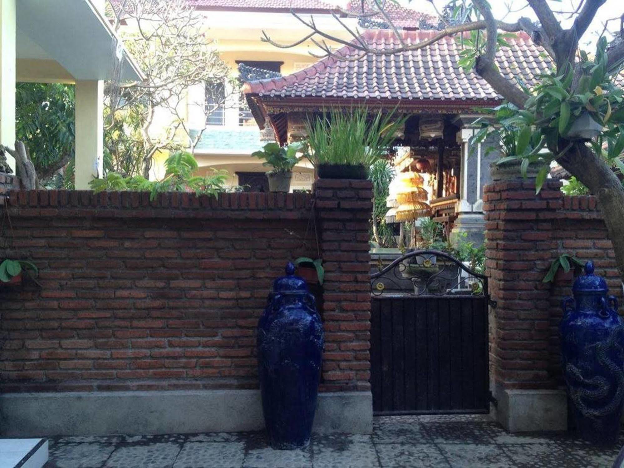 Sari Buana Bed & Breakfast Kuta Lombok Esterno foto