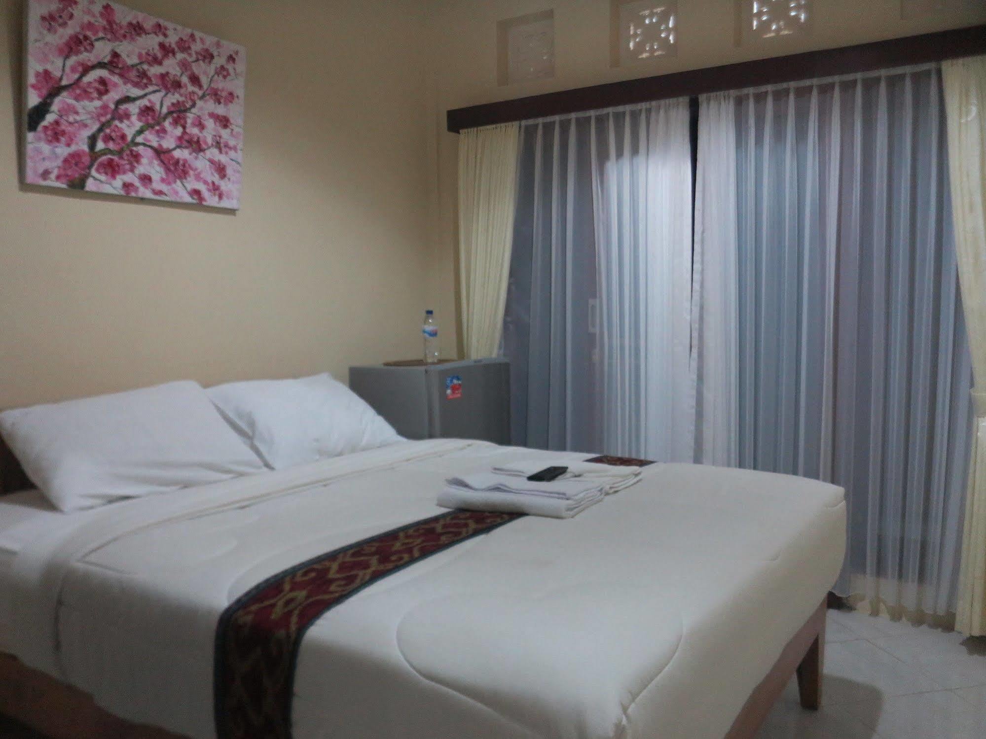Sari Buana Bed & Breakfast Kuta Lombok Esterno foto